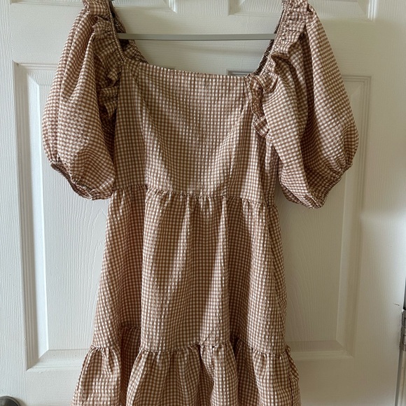 Forever 21 Dresses & Skirts - Forever 21 Gingham Puff-Sleeve Tiered Mini Dress - Beige & White